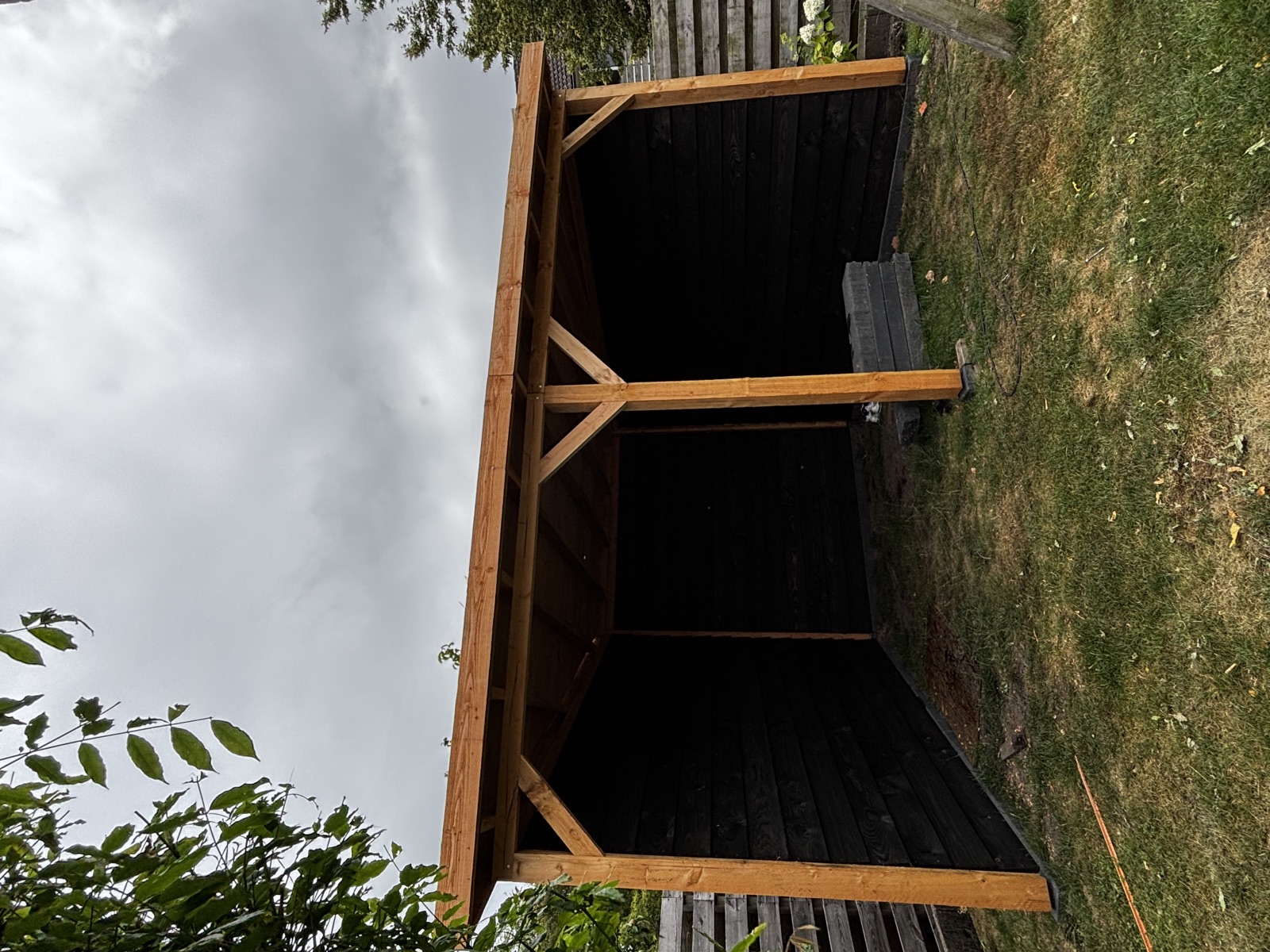 Houten overkapping geplaatst door JW Hout & Tuinbouw
